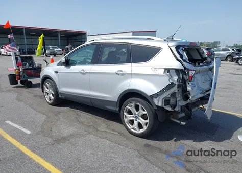 2019 Ford Escape Titanium z USA, uszkodzony, nr VIN 1FMCU0J99KUA87399